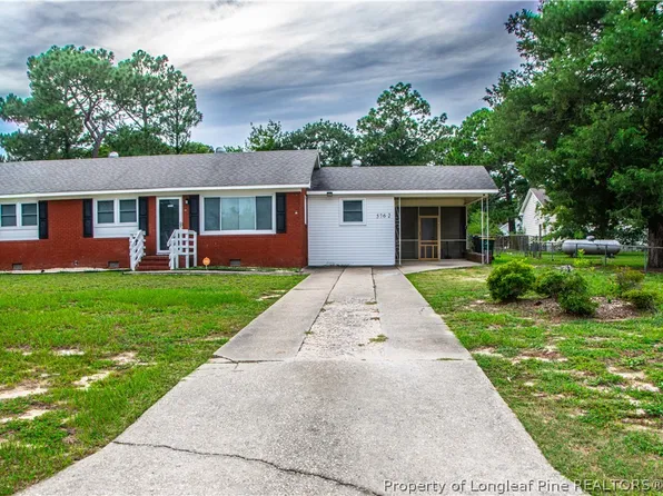 5762 Dove Dr, Hope Mills, NC 28348