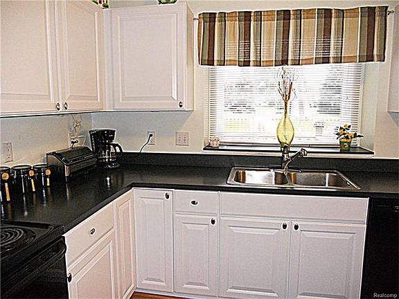 5th image of 525 Kongoni Dr