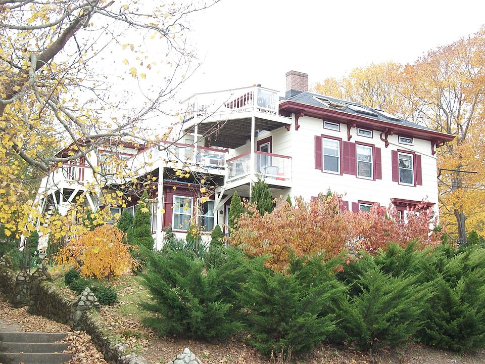 2nd image of 85 Elm St APT 3