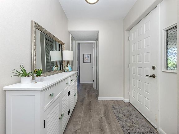 4th image of 1712 Lakeside Dr #B