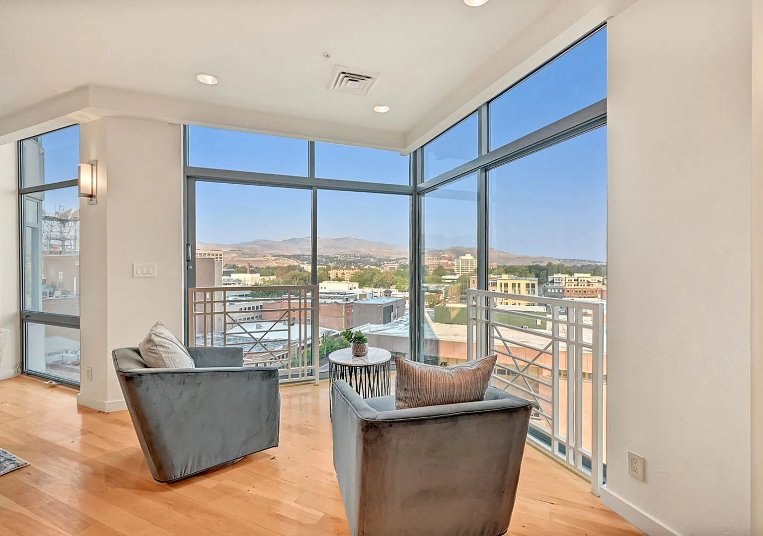 Luxury Condo in Downtown Boise — Photo 3