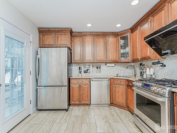 4th image of 32 Rice Run