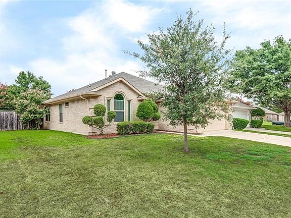 3rd image of 604 Teakwood Dr