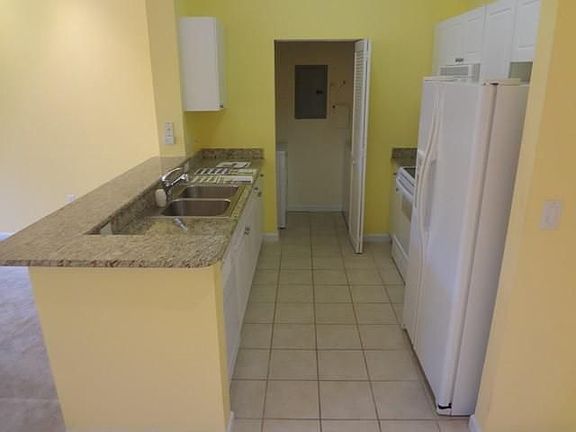 4th image of 19501 W Country Club Dr APT 205