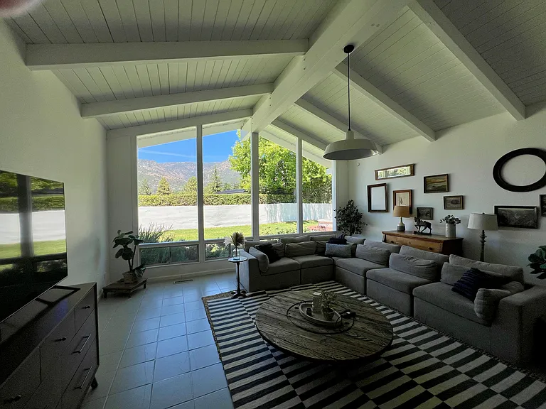 451 Live Oaks Rd — Photo 12