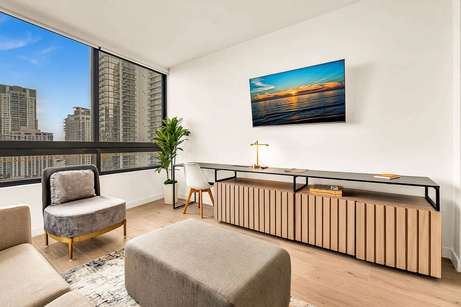 2 bed, 2.0 bath, 785 sqft, $4,356 — Photo 4