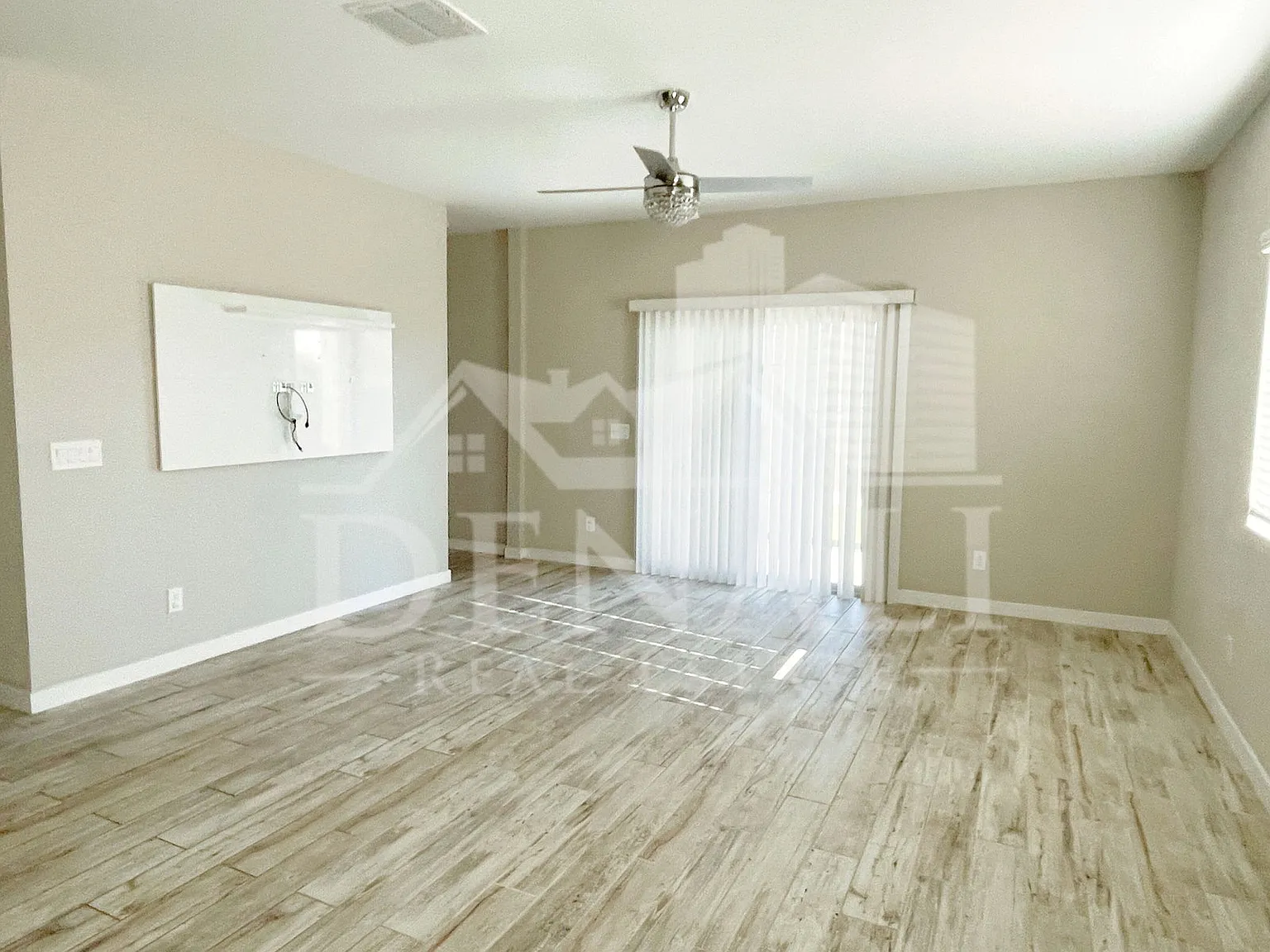 4 bed, 2.0 bath, 1596 sqft, $2,895 — Photo 3