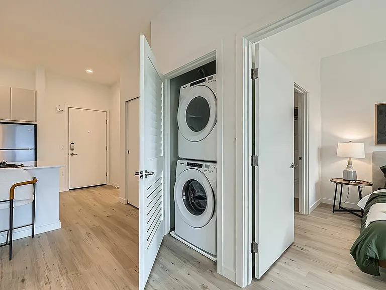 16200 Admiralty Way - Web Quality - 010 - 15 Laundry Room