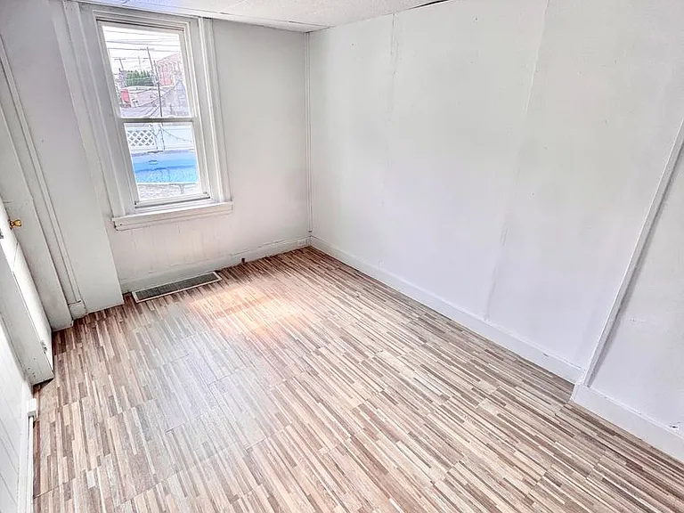 1411 W Liberty St — Photo 5