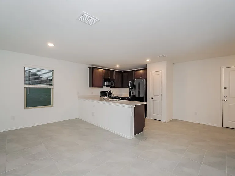 8401 Hollow Bend St — Photo 5