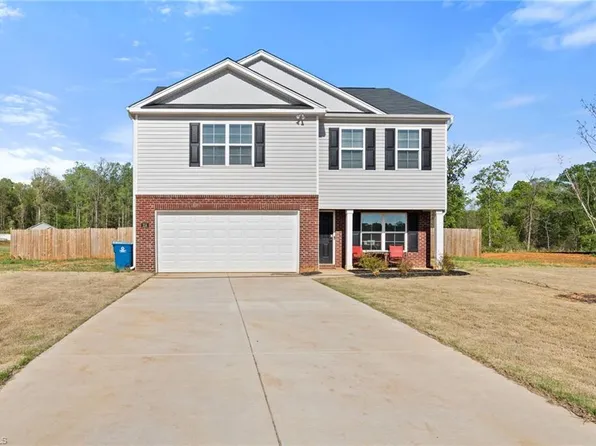 214 Culloden Dr, Mocksville, NC 27028