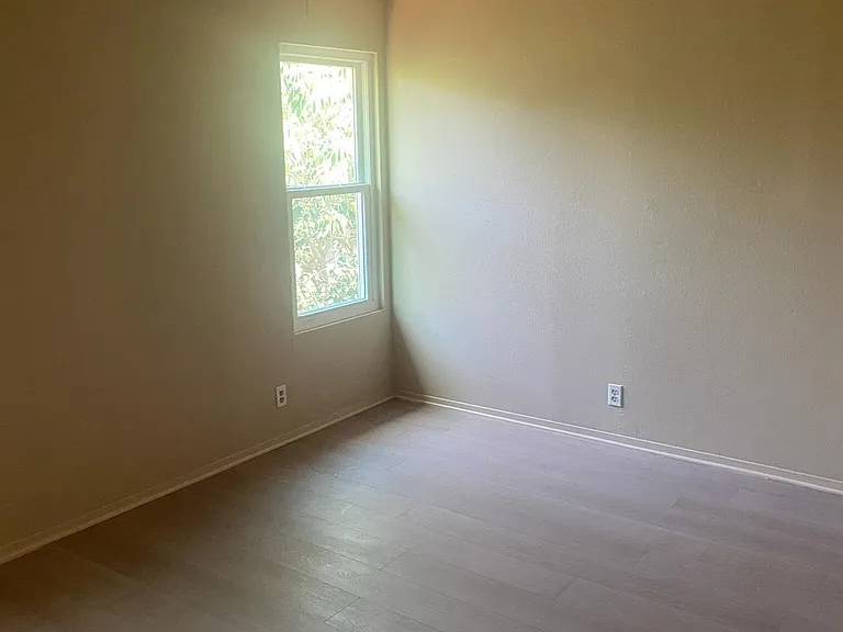 503 Cypress Ln — Photo 7