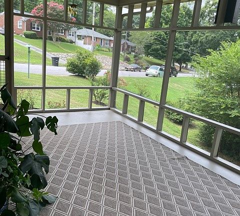 4th image of 132 Chatham Ct