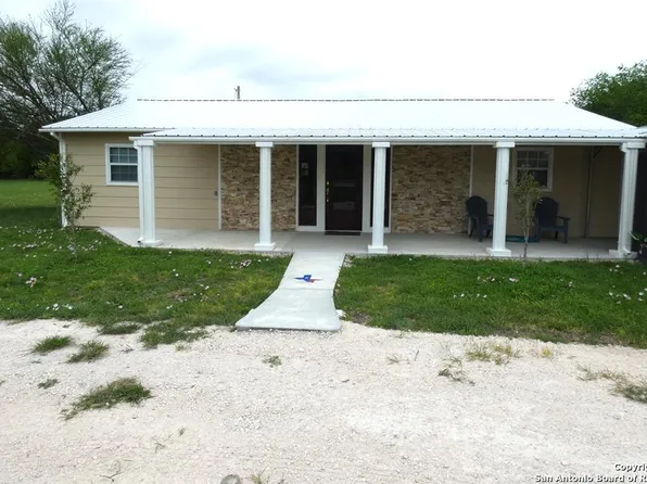 2592 Southgate, Beeville 78102