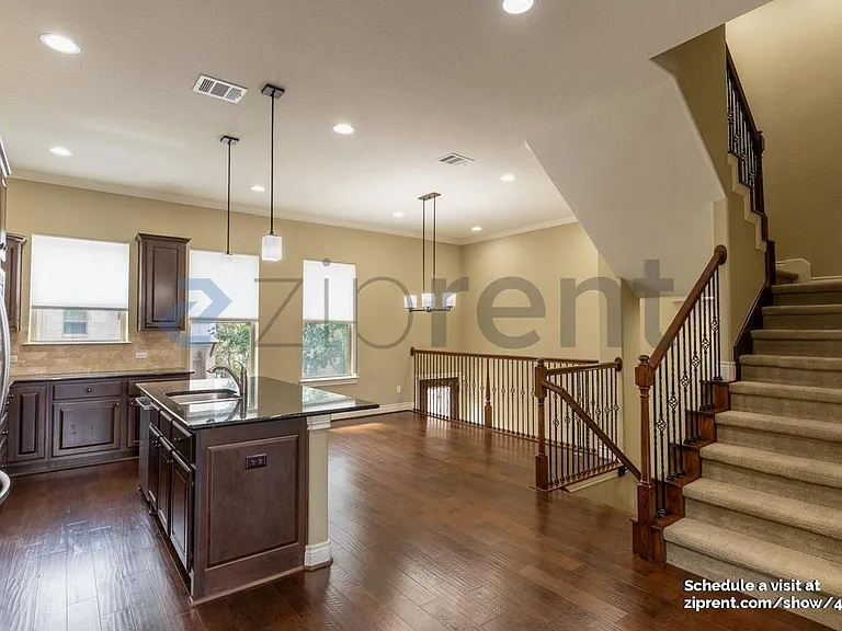 1025 Highknoll Ln — Photo 2