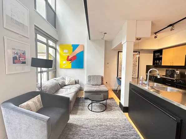 1238 Richards St, Vancouver, BC V6B 6M6