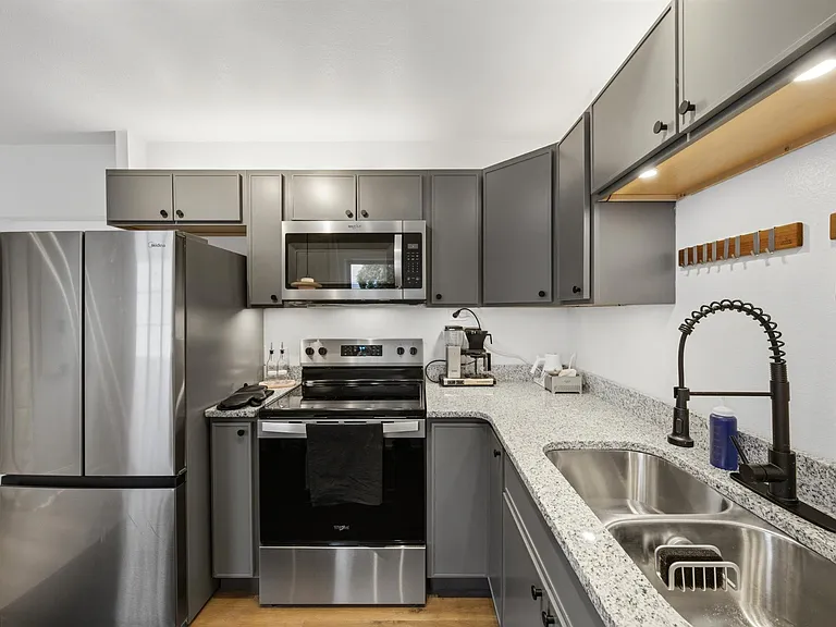 607 Lord Ave #607 — Photo 9