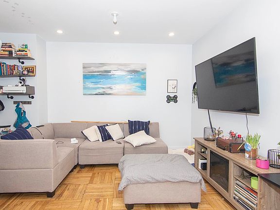 3rd image of 4726 44th St APT 2R