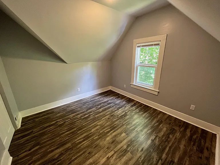 119 Henderson St — Photo 24