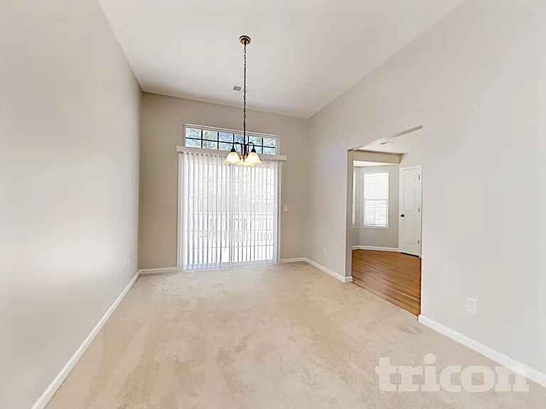 319 Quiet Grove Ln — Photo 4