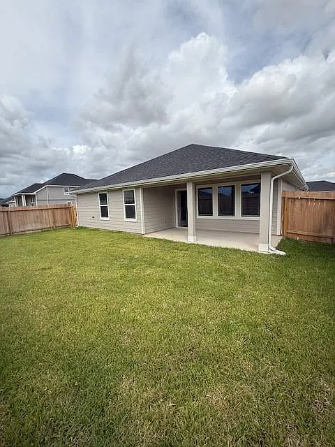 4 bed, 3.0 bath, 2199 sqft, $2,400 — Photo 2