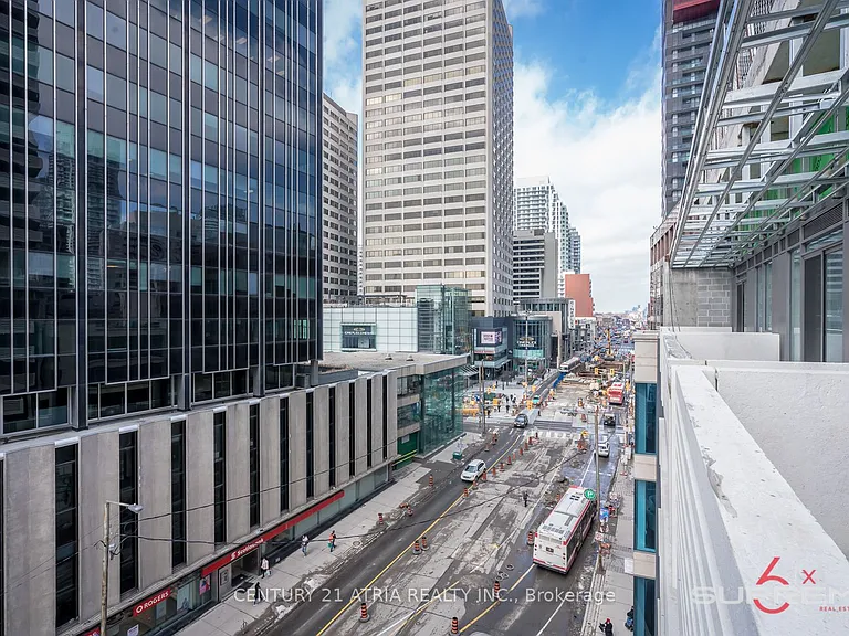 2221 Yonge St #611 — Photo 12