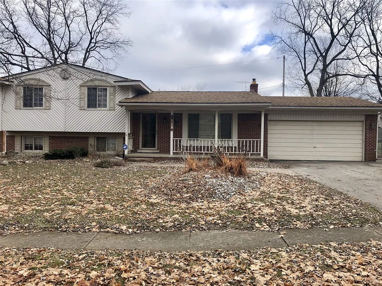 425 Sleepy Hollow Dr photo 1