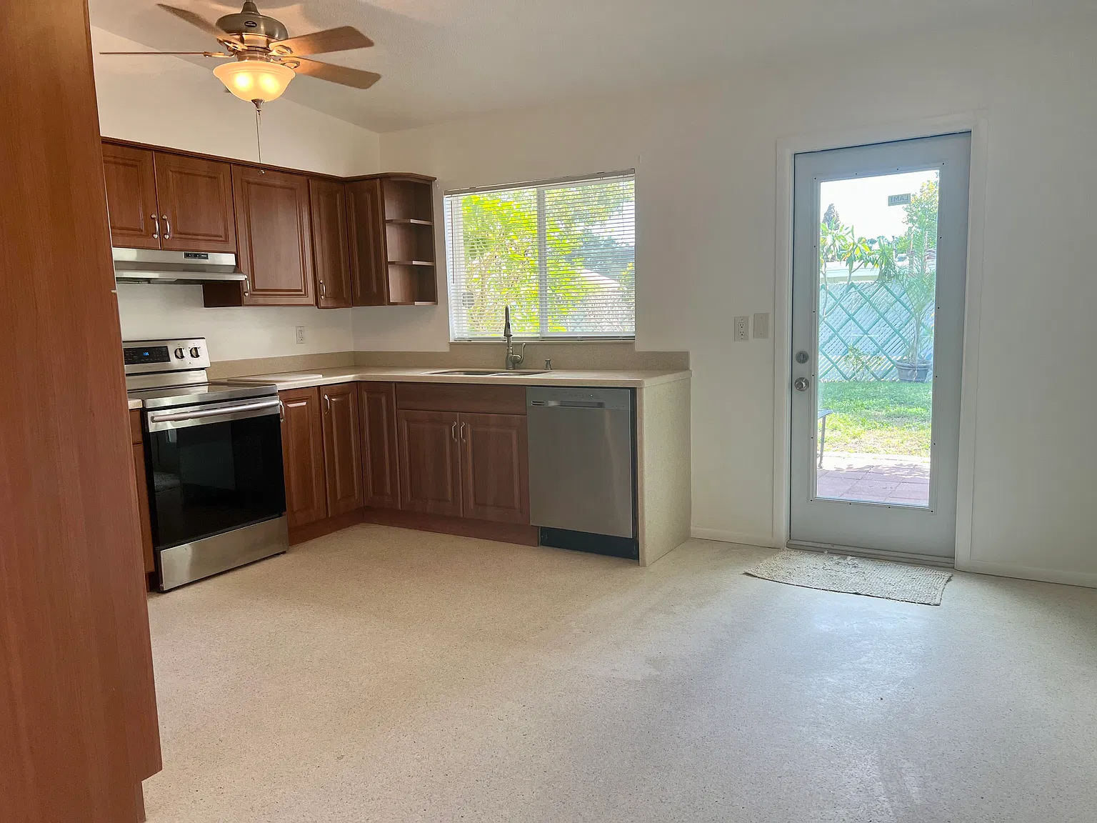 3 bed, $2,090 — Photo 3