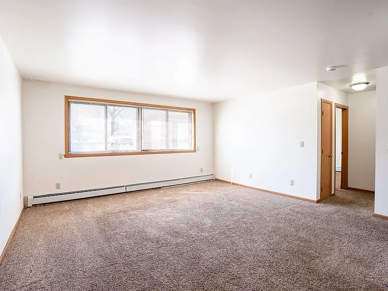 Fargo, ND Birchwood 2 Apartments | 21A | Living