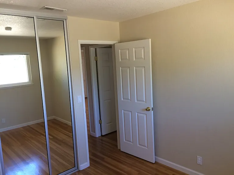 Middle bedroom