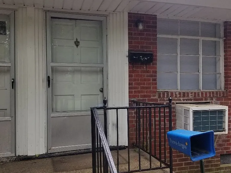 714 E Pou St — Photo 1