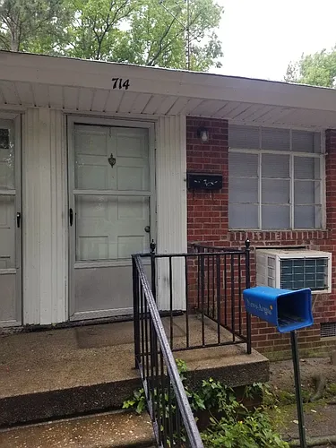 714 E Pou St Photo 1