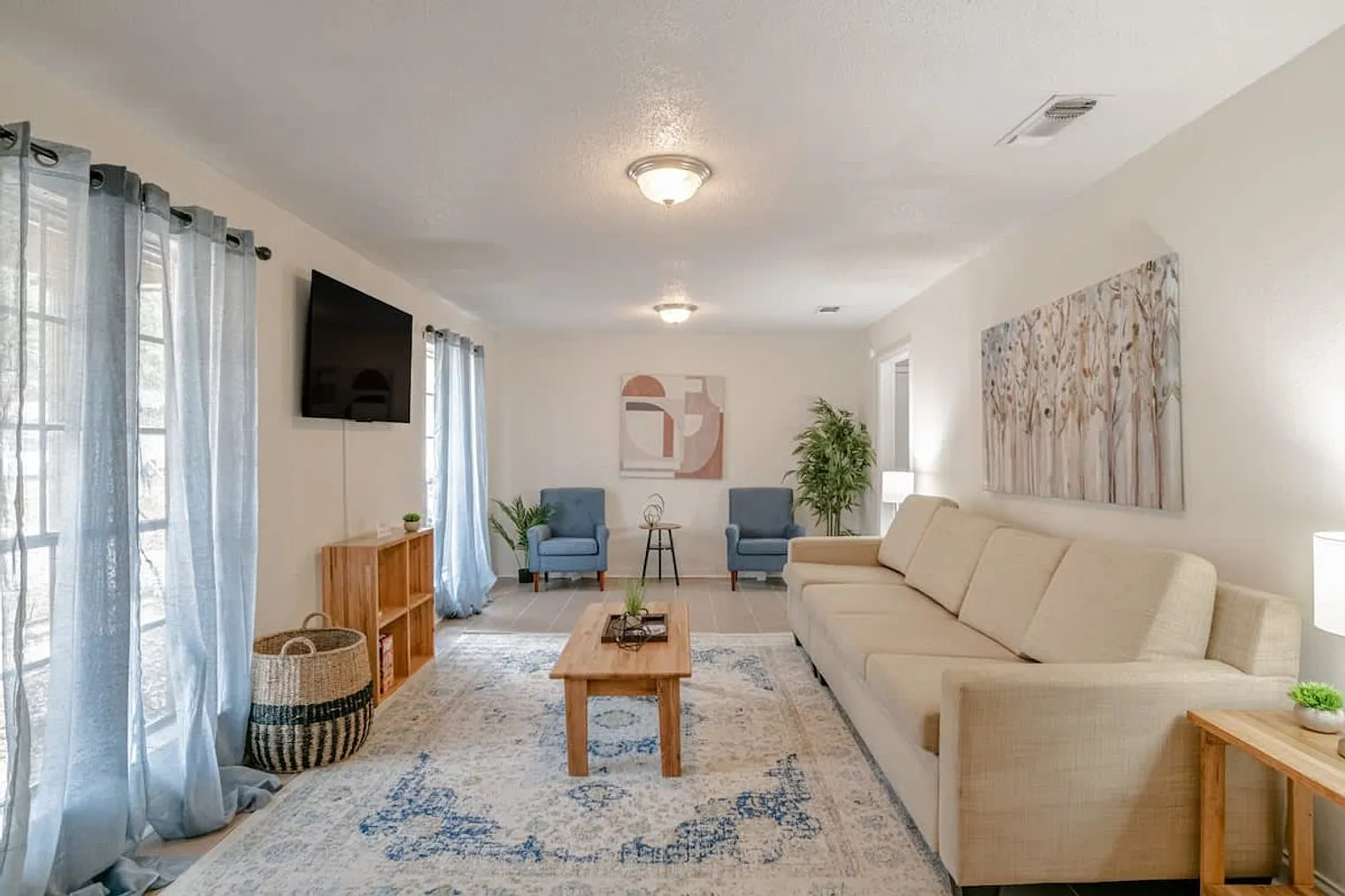 3 bed, 2.0 bath, 1496 sqft, $2,911 — Photo 2
