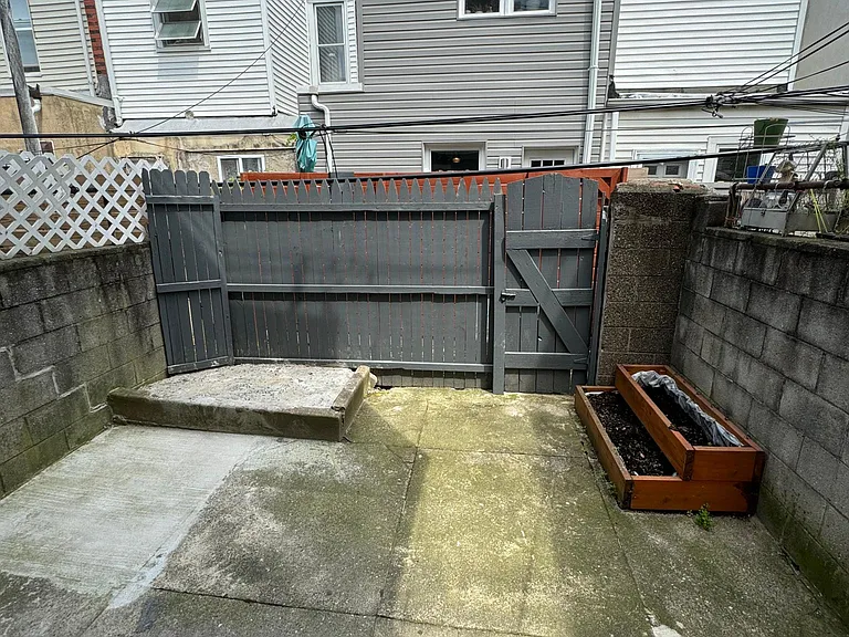 1917 Dudley St — Photo 12