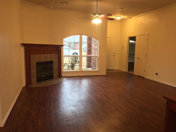 Living Room W/Gas Log Fireplace