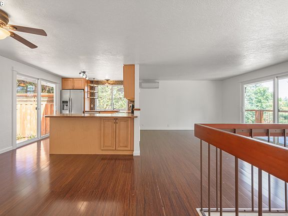 5th image of 583 Lochmoor Pl