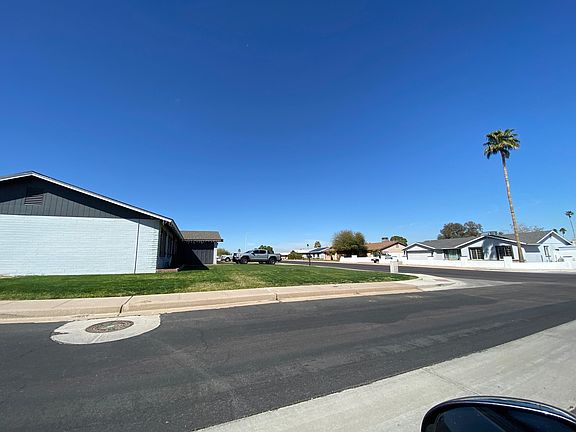 4th image of 1824 E Desert Dr