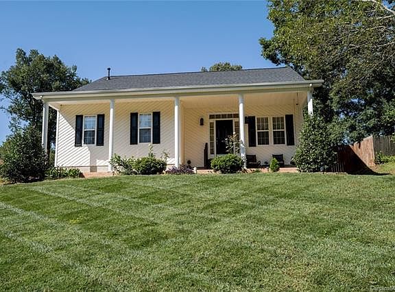2nd image of 4916 Cricklewood Ln