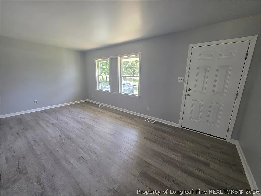 3 bed, 1.5 bath, 1274 sqft, $1,400 — Photo 2
