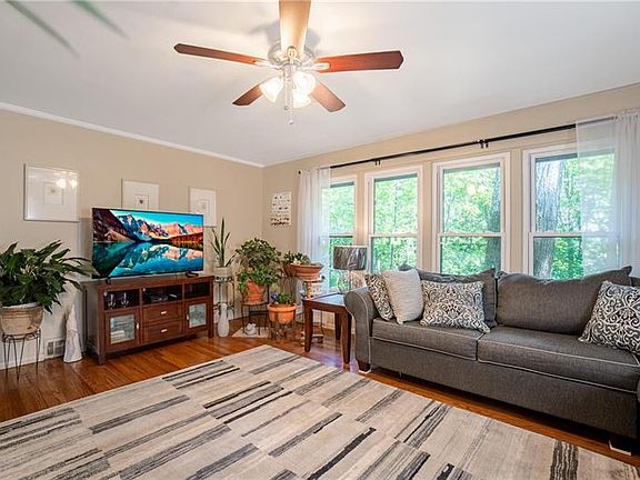 2nd image of 2406 Mina Dr