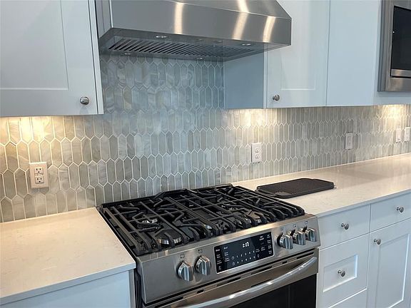4th image of 30807 Boxwood Dr