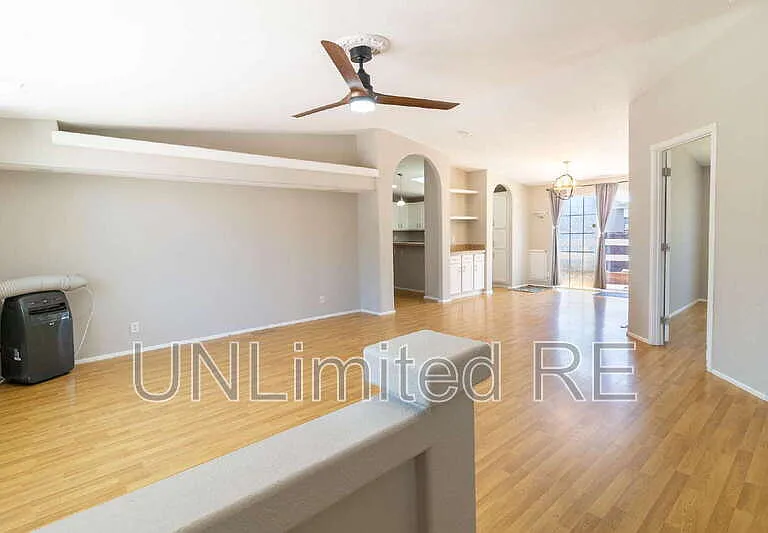 1679 W Stephen Dr — Photo 3