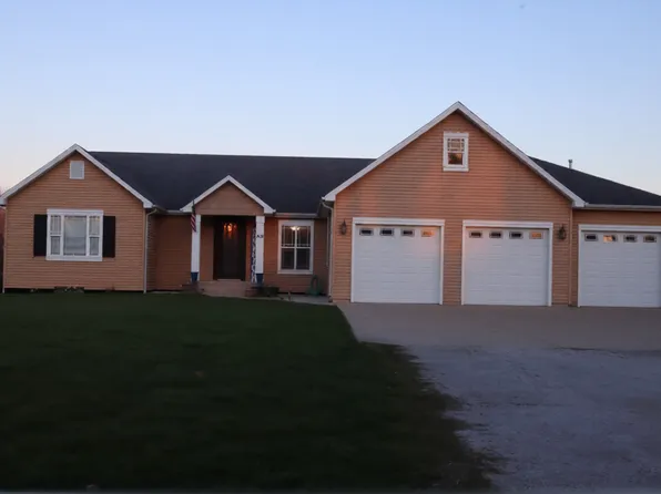 306 S 3rd St, Ashkum, IL 60911