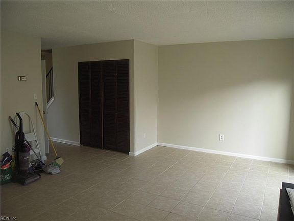 3rd image of 154 Thalia Trace Dr