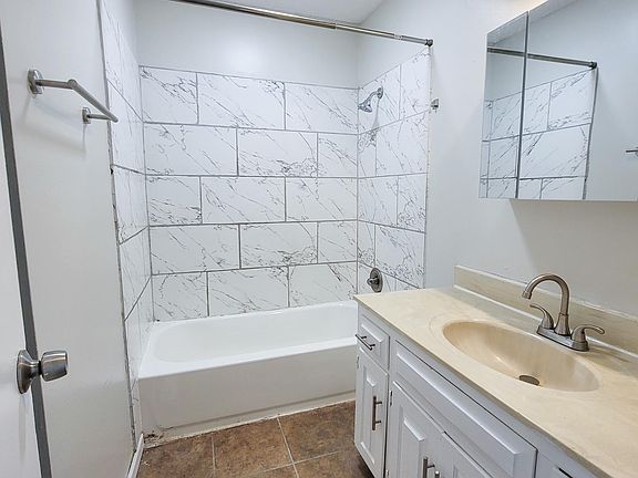 2nd image of 10902 McKinley Ave