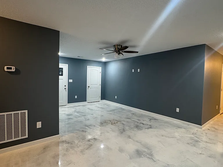 4417 NW 52nd Ter — Photo 3