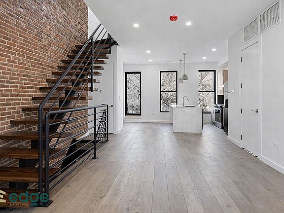 4th image of 181 Kosciuszko St #P