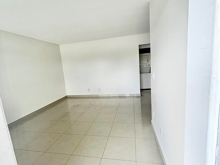 1111 N Federal Hwy #6 — Photo 2