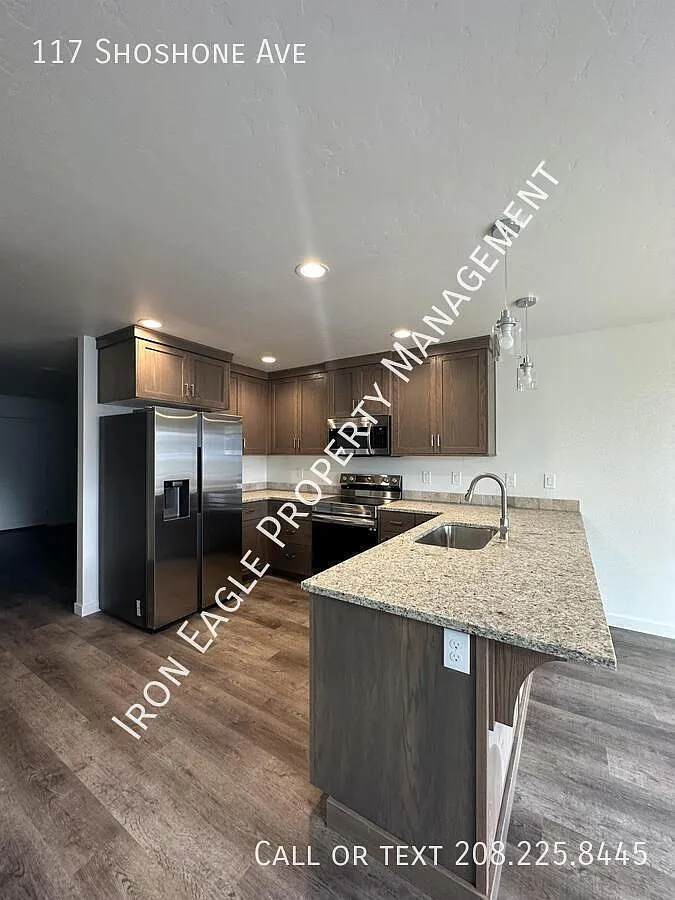 3 bed, 2.5 bath, 1557 sqft, $1,925 — Photo 2