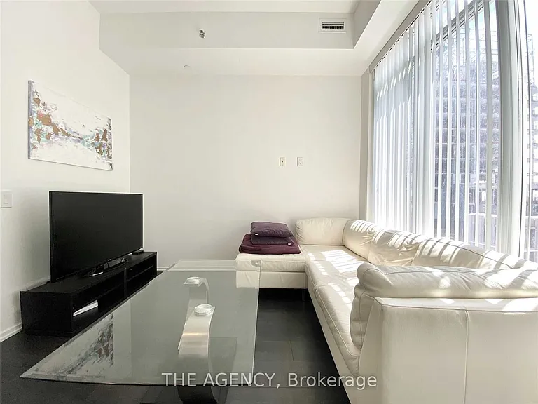 783 Bathurst St #718 — Photo 7